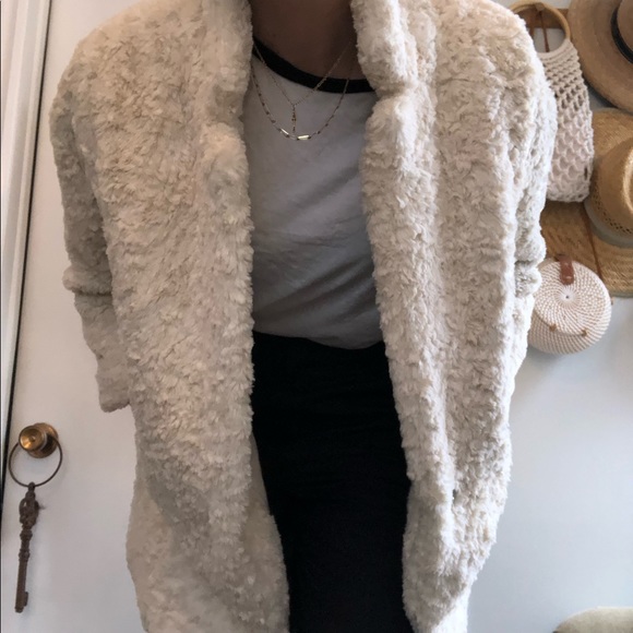 URBAN OUTFITTERS TEDDY COAT - Picture 1 of 15